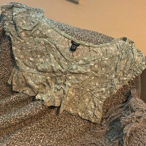 Rue21 floral crop top